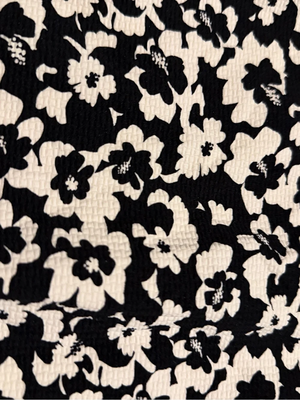 MARYSIA Swamis Black and White Floral Mock Neck Rashguard (126)